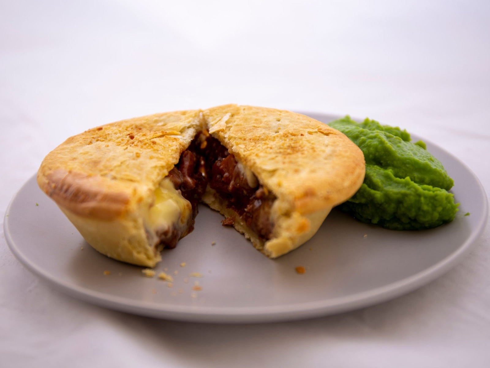 https://www.beckandbulow.com/cdn/shop/articles/Classic-Aussie-Meat-Pie-Recipe-From-The-Land-Down-Under-Beck-Bulow_1600x.jpg?v=1678887939